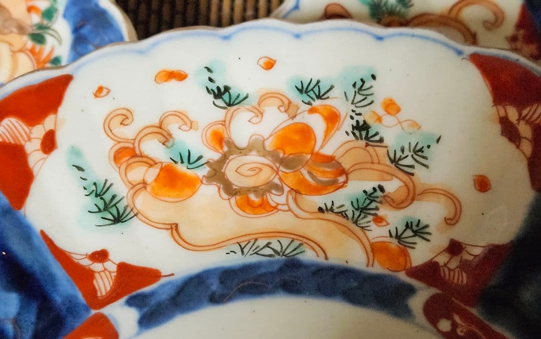 明治時代　古伊万里【肥蝶山製】錦手　サザエに兎の図　鎬造り　22.4cm皿　5客