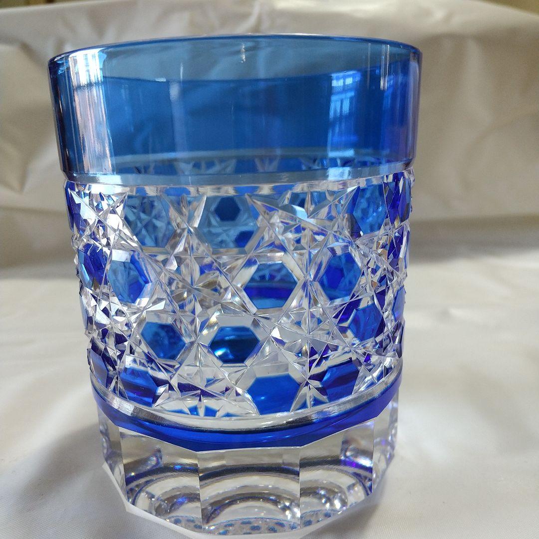 カメイガラス 青被せ切子 六角籠目の亀甲繋ぎ紋