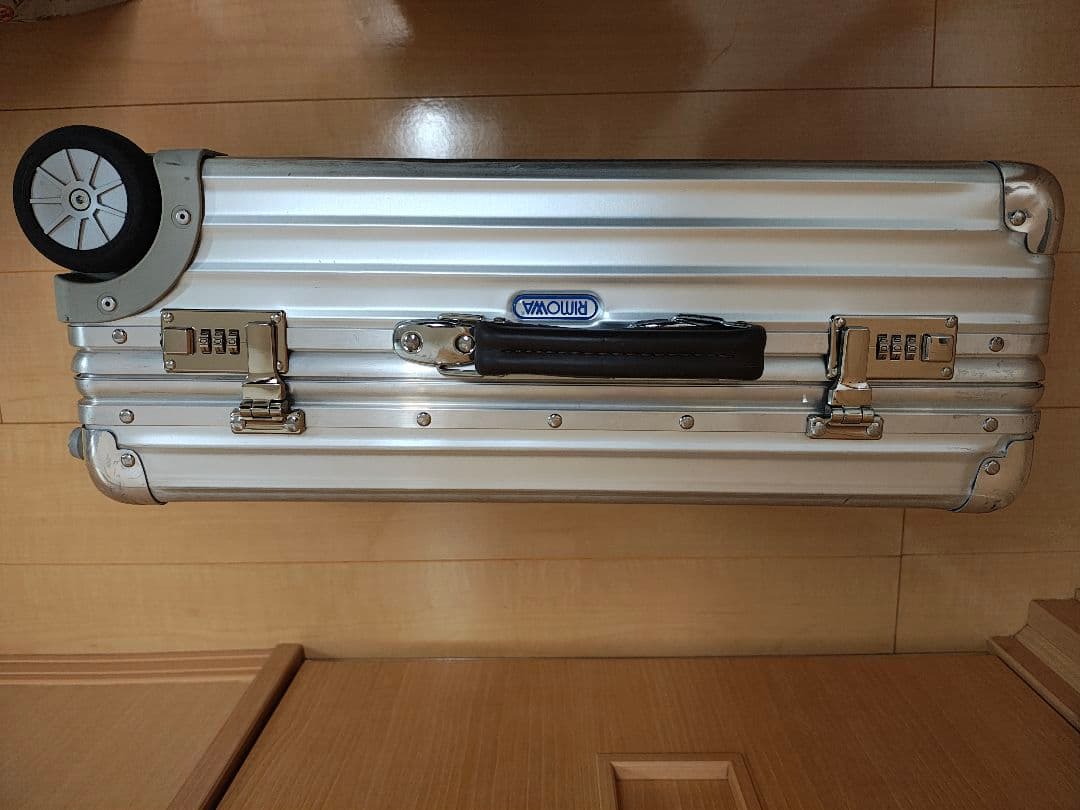 b*n様 RIMOWA クラシックフライト97652 二輪 アルミニウム キャリ