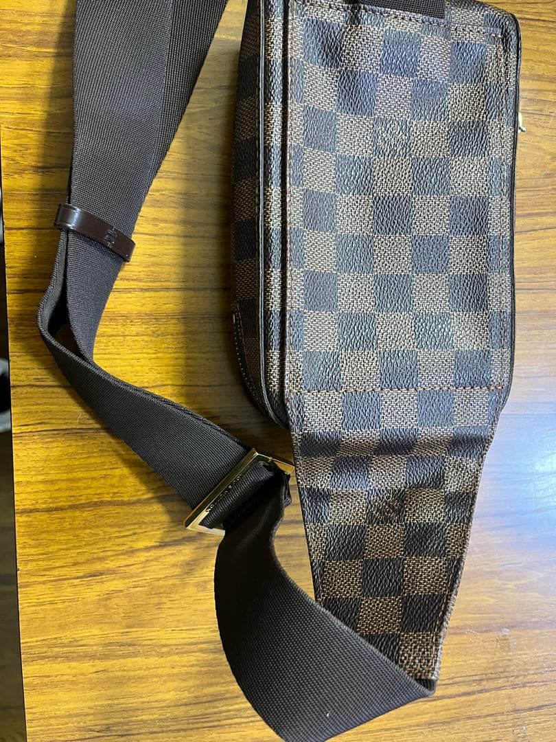 ダミエパターン ボディバッグ ブラウン