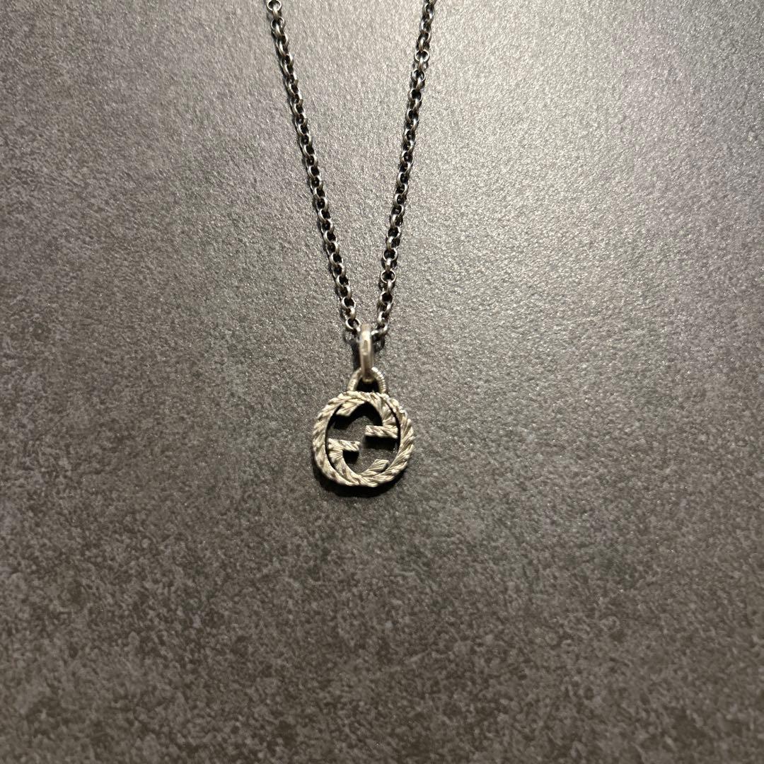 GUCCI シルバー ロゴ入り ネックレス　ケース付き