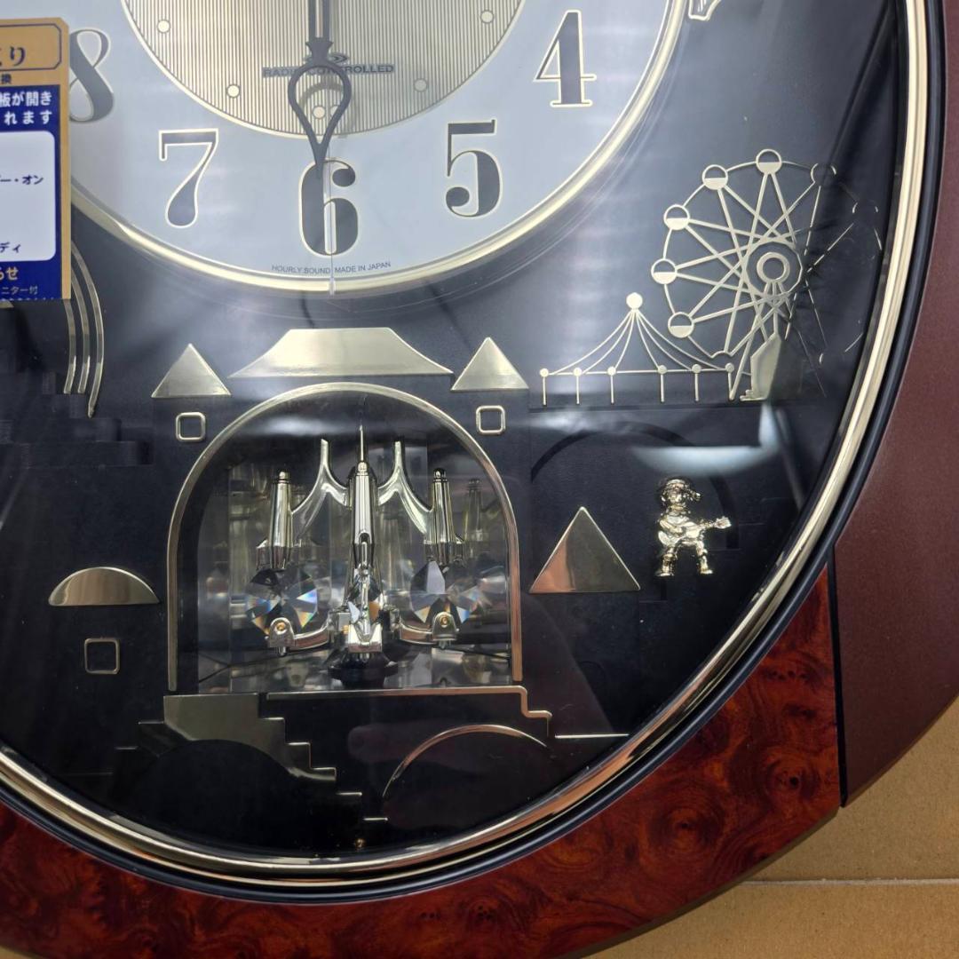 【新品未使用】 スモールワールド からくり電波時計 メロディ付 壁掛け時計