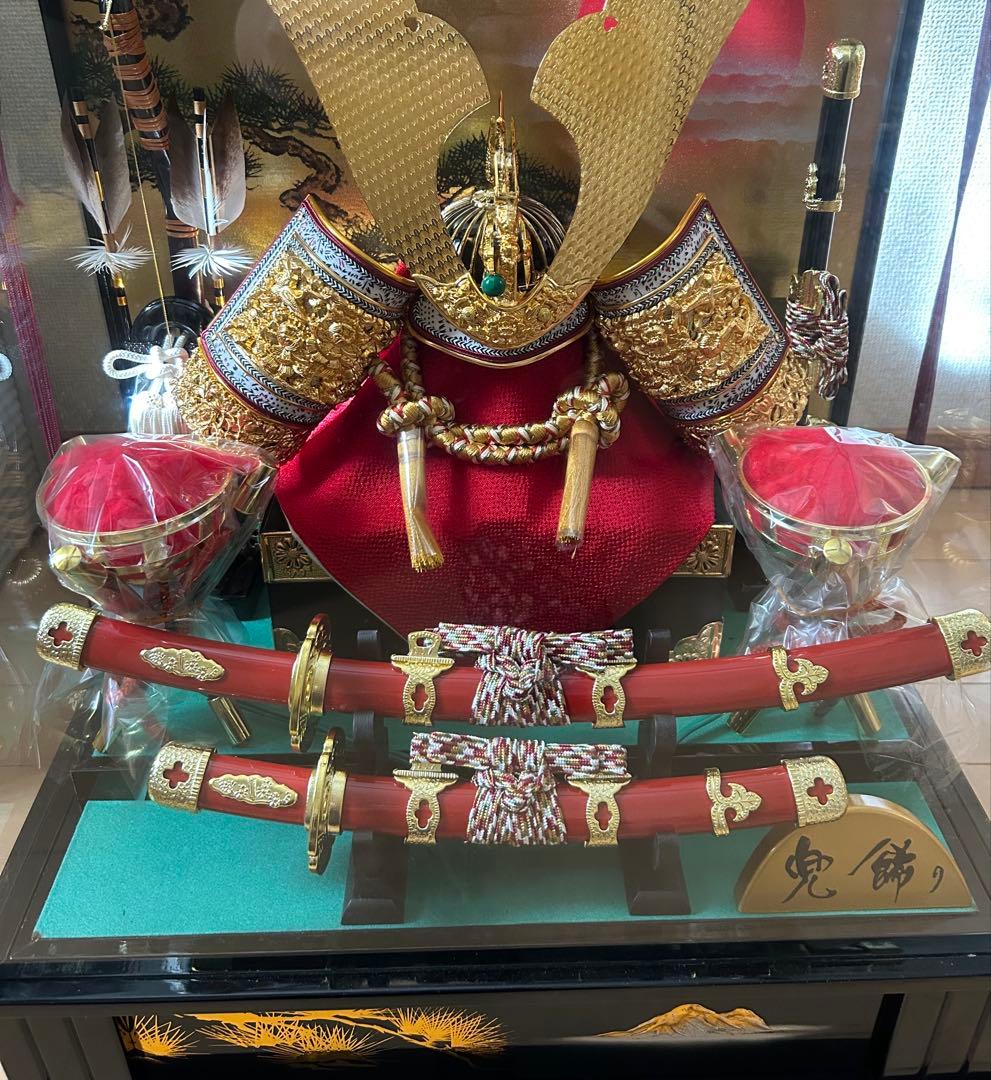 五月人形　兜　ガラスケース　オルゴール、ライト付