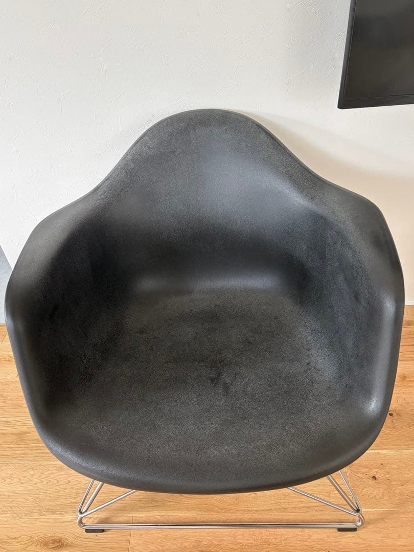 イームズプラスチックシェルアームチェア ローワイヤーベース