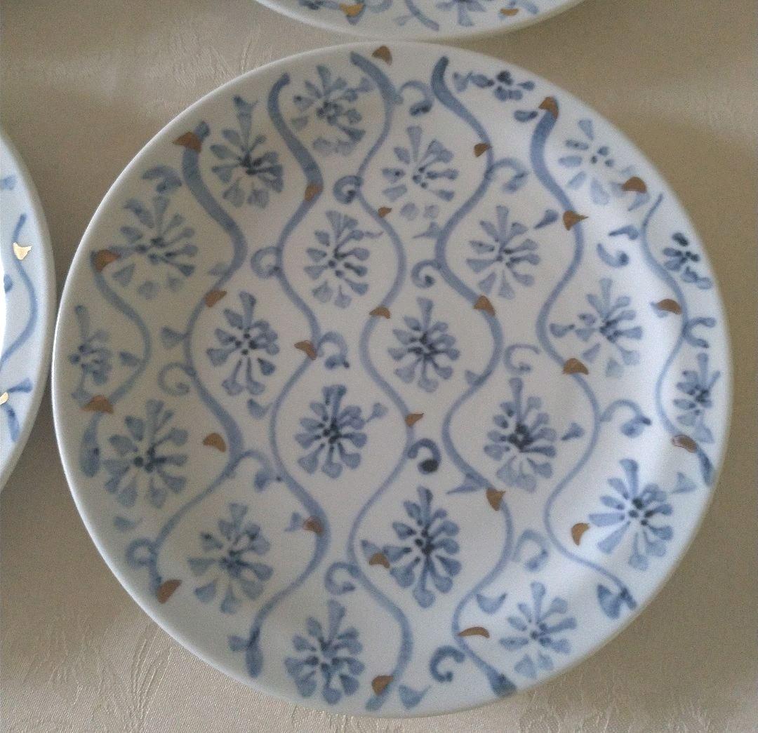 鎌倉購入♡白地に青い花と波のような蔓模様の小皿♡上品な金彩♡手描き♡１〜４枚♪