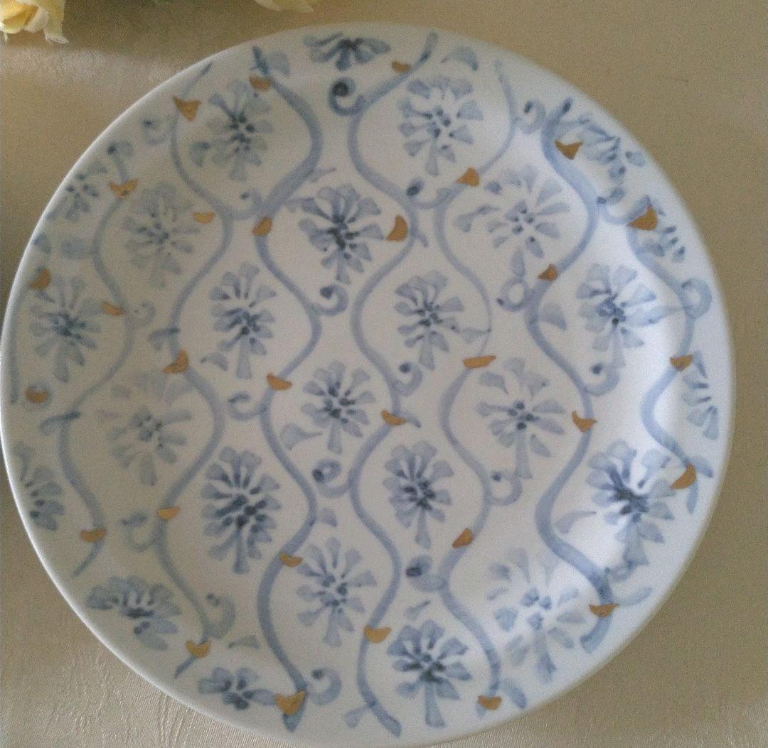 鎌倉購入♡白地に青い花と波のような蔓模様の小皿♡上品な金彩♡手描き♡１〜４枚♪