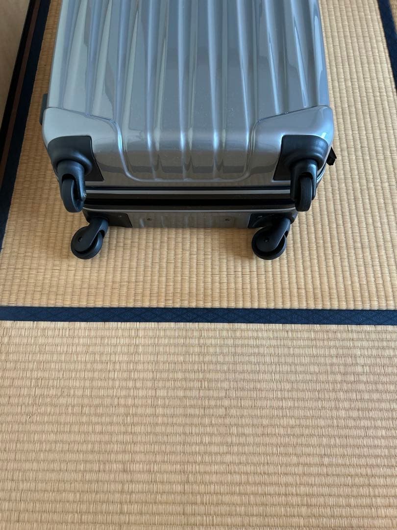 Samsonite シルバー 大型キャリーケース 4輪キャスター