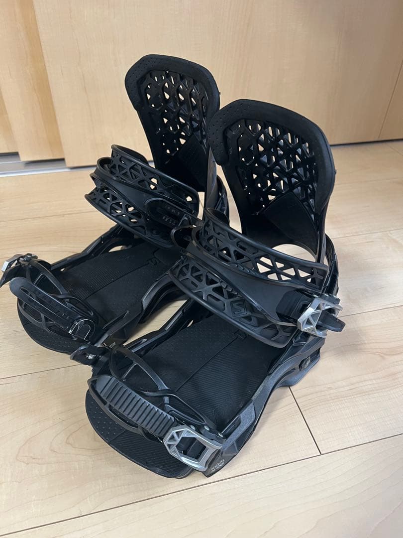SALOMON ハイランダーブラック Mサイズ　スノーボードビンディング