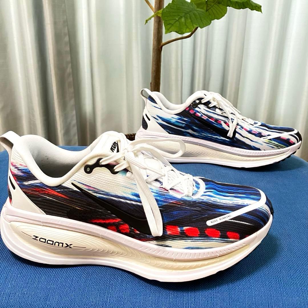 NIKE VOMERO 18 ナイキ ボメロ18 ホワイト ブルー レッド
