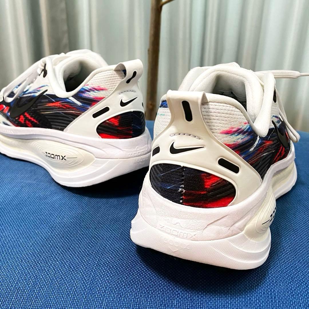 NIKE VOMERO 18 ナイキ ボメロ18 ホワイト ブルー レッド
