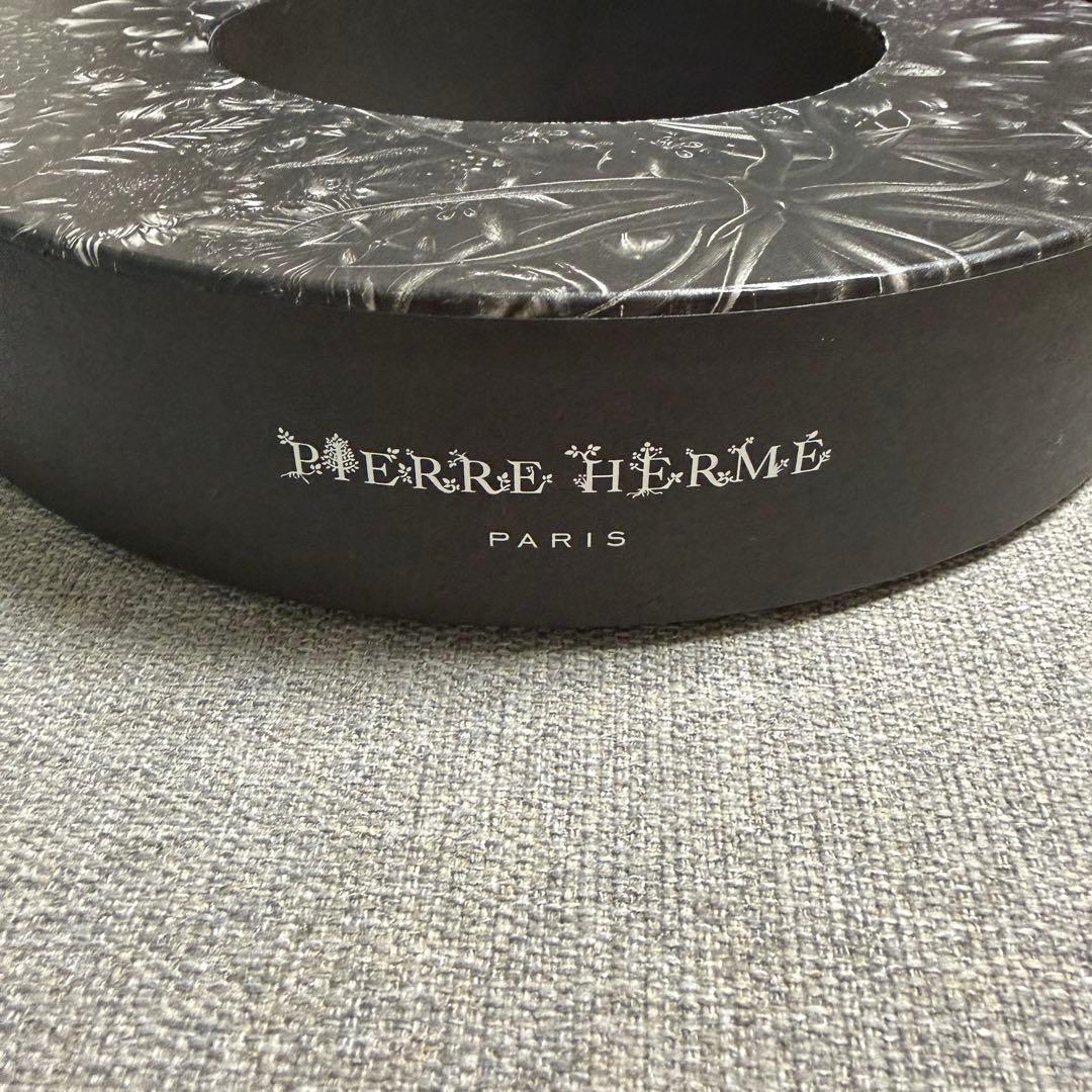 PIERRE HERMÉ ピエールエルメ　ペタルノワール　マカロン　空箱