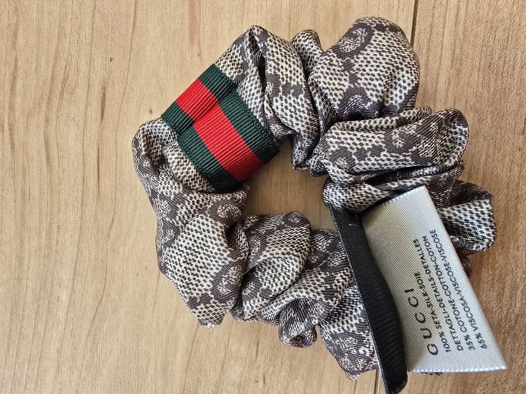 GUCCI ロゴ入りシルクヘアシュシュ 1個