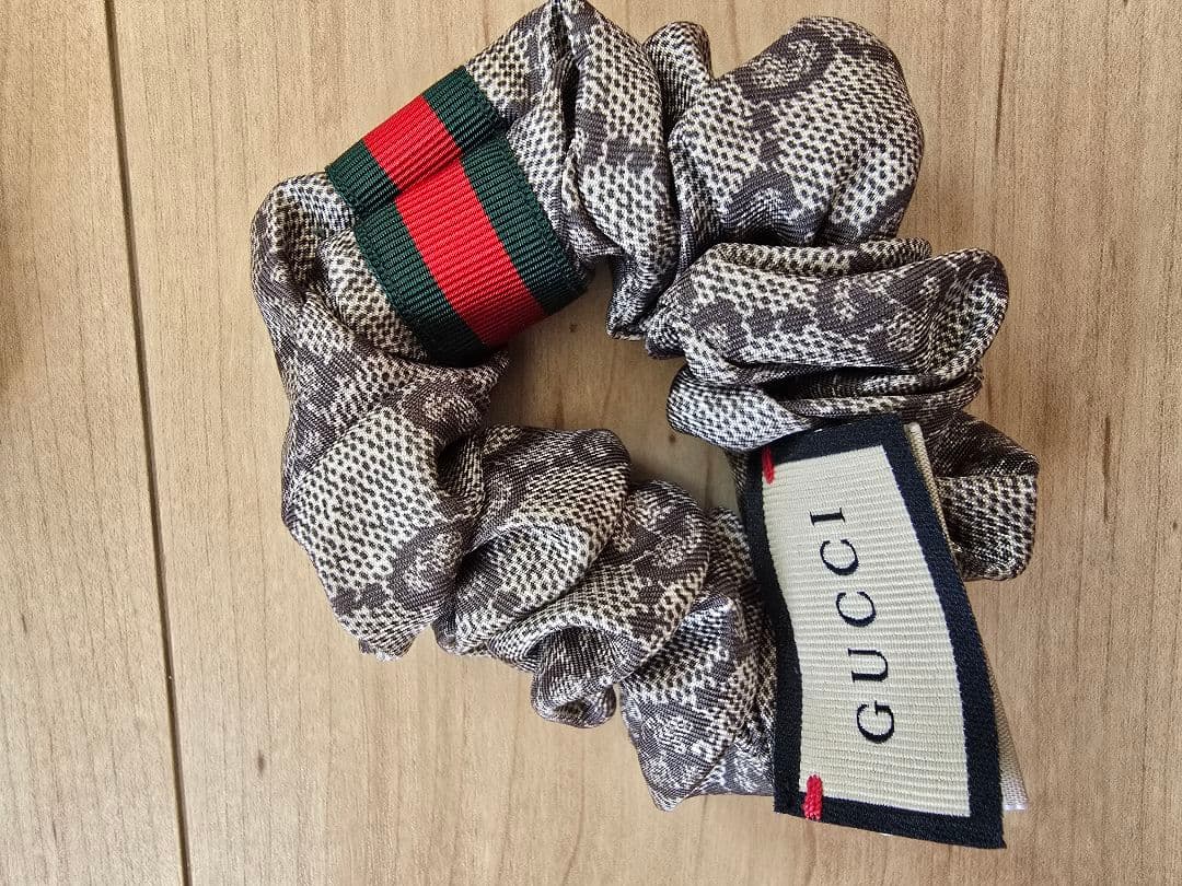 GUCCI ロゴ入りシルクヘアシュシュ 1個