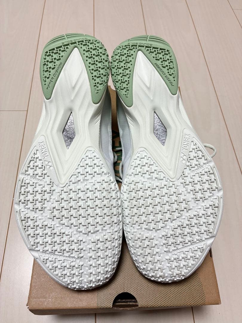 【試し履きのみ】　ヨネックス　28.5cm パワークッションエアラスZワイド