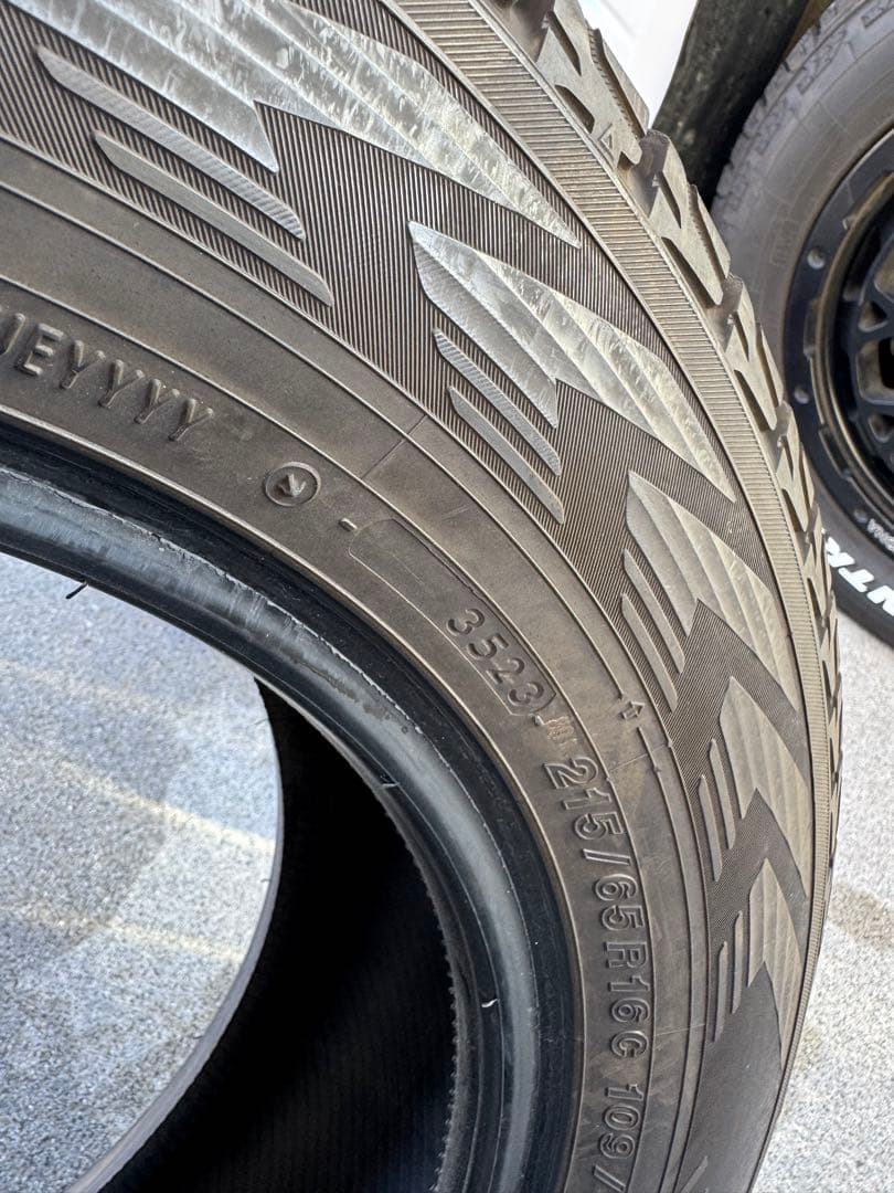 ice GUARD 215/65R16 スタッドレスタイヤ　ハイエース