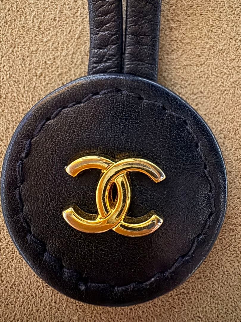 CHANELシャネル　バッグチャーム♡ レザー　黒　（おまけ付き♪）