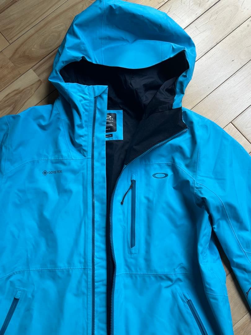 OAKLEY（オークリー）の スノーボード用 GORE-TEX ジャケットです。