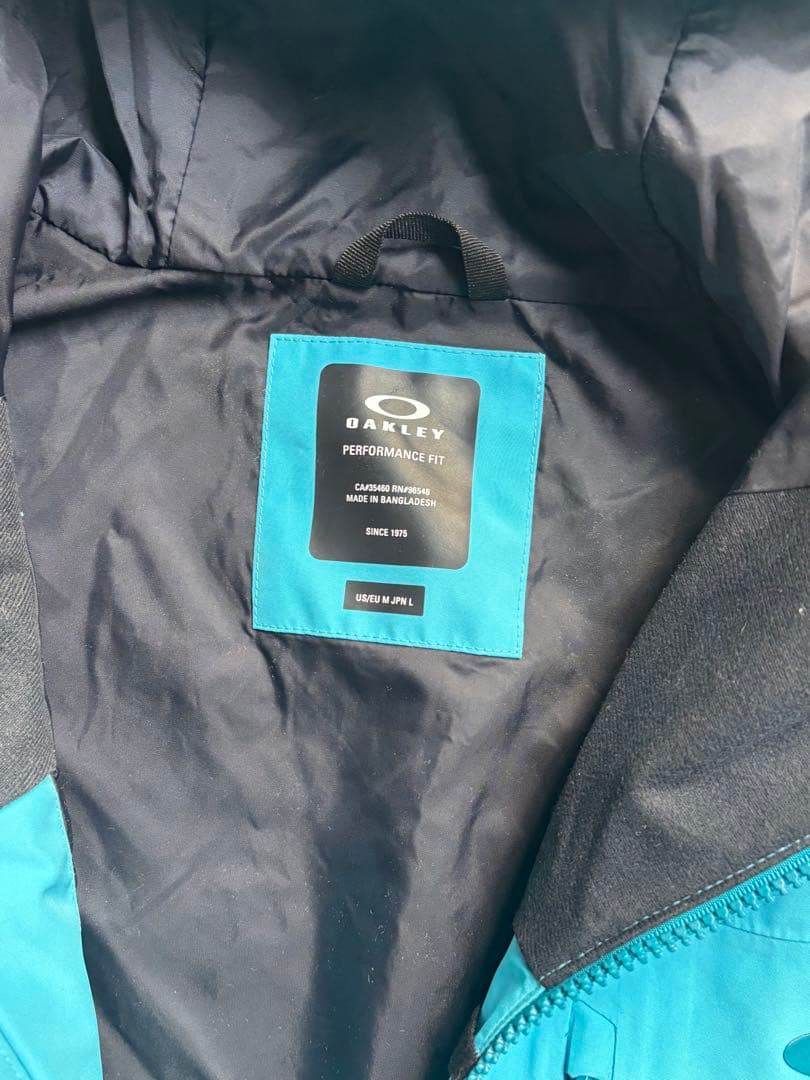 OAKLEY（オークリー）の スノーボード用 GORE-TEX ジャケットです。