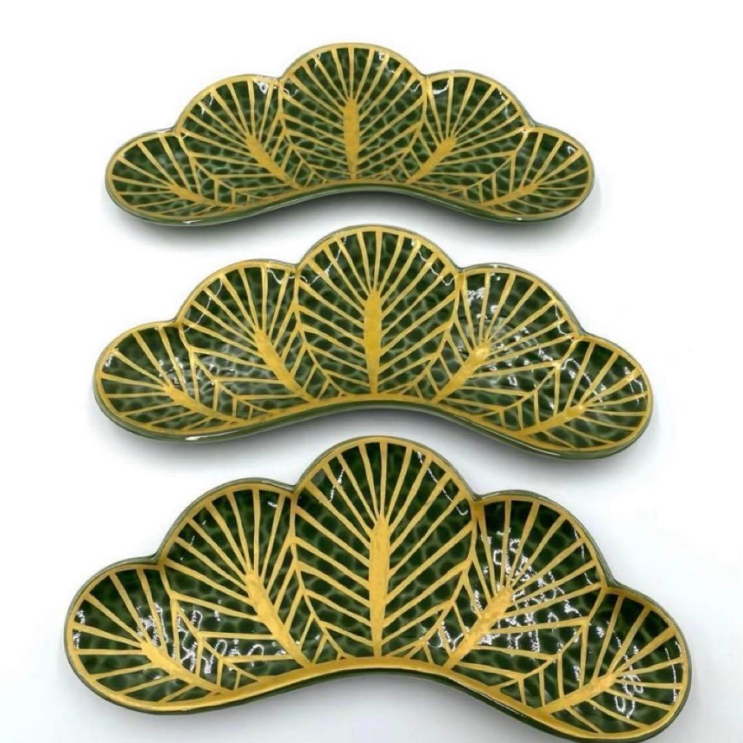 【新品】【大人気】有田焼幸楽窯　錦茶緑金松葉形前菜皿3枚セット　縁起物