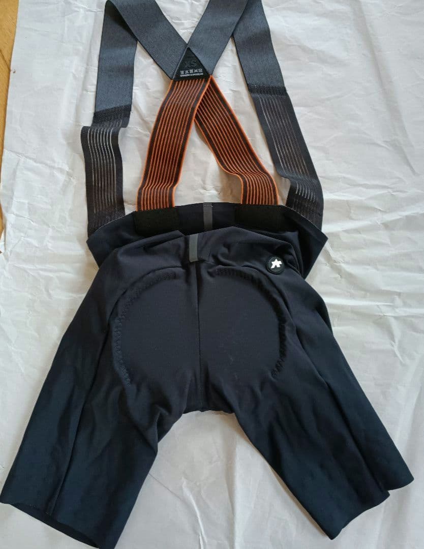 ASSOS schtradivari ビブタイツ ブラック