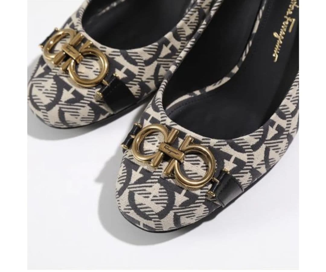 FERRAGAMO パンプス GARDA T 704751 ガンチーニ