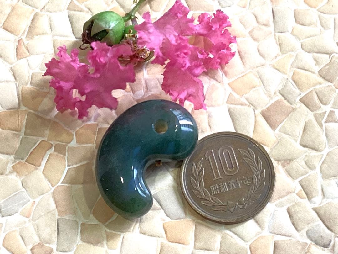 ✳絶品‼️濃厚青緑の碧玉　出雲石勾玉　最高級品　幻の透かし‼️コレクション　鑑別書付