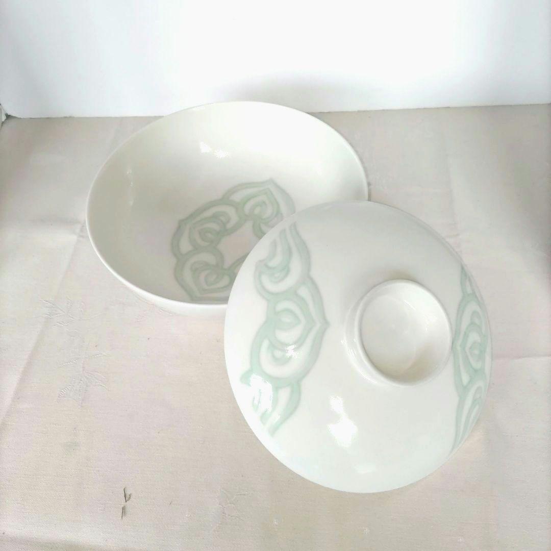 人間国宝 井上萬二の蓋つき煮物椀 　　白磁 緑釉彫文　中鉢
