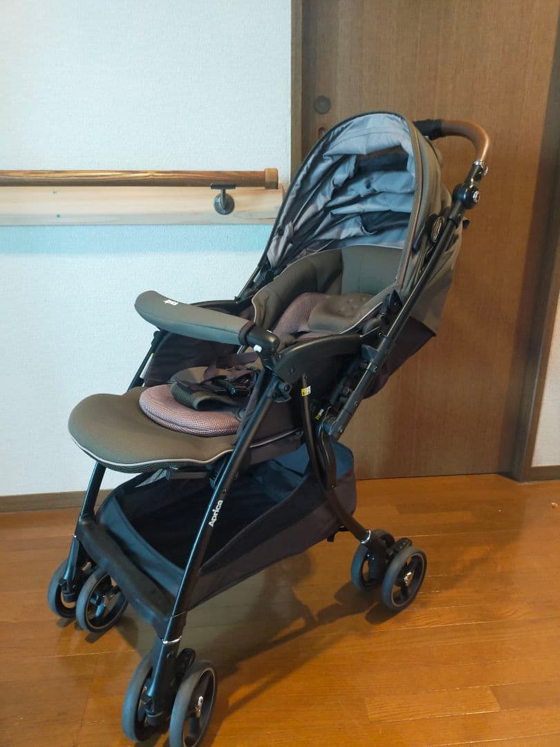 2022年モデル Aprica アップリカ ラクーナビッテクッション カーキ美品