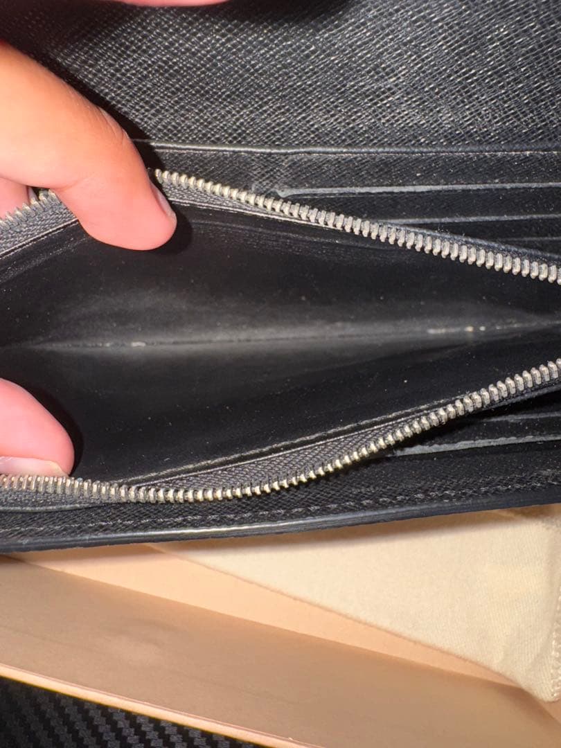 LOUIS VUITTON Vロゴ 長財布 箱付き　ジャンク