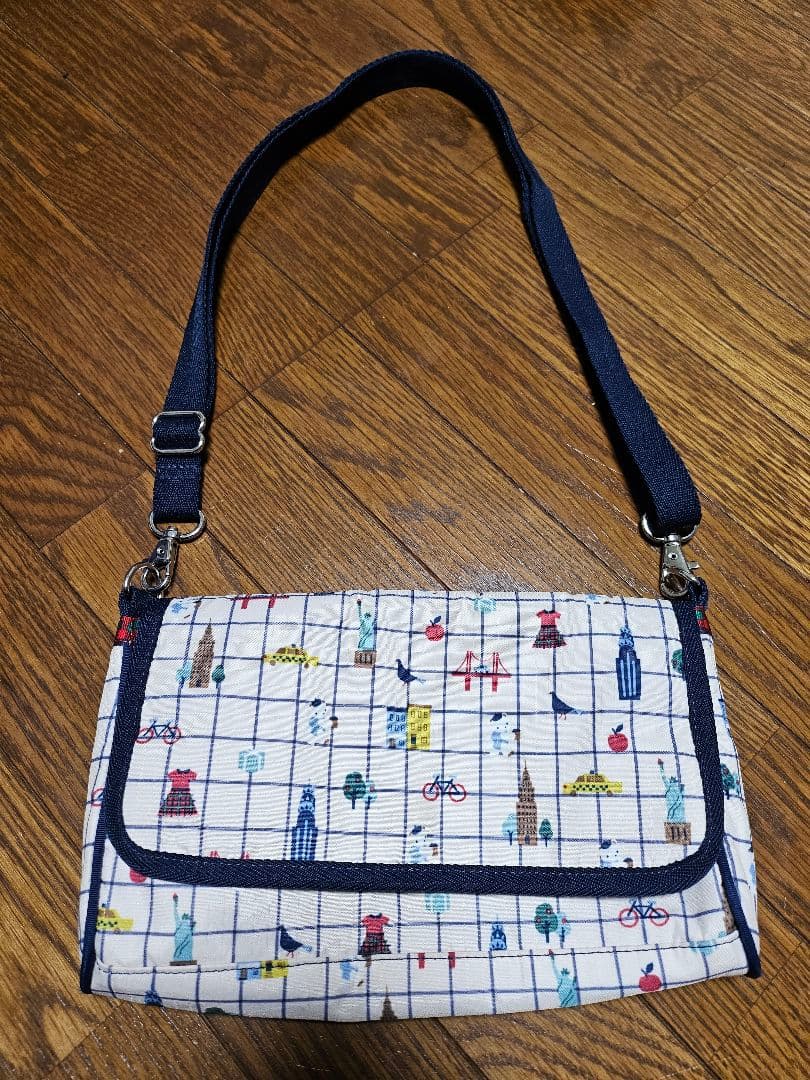 familiar×LeSportsac ウォレットショルダー 財布 ファミリア