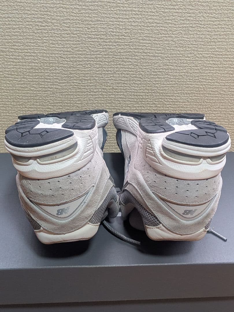 靴 New Balance 2002R M2002RST