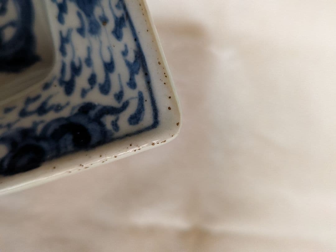 青い龍模様の長方形陶磁器皿