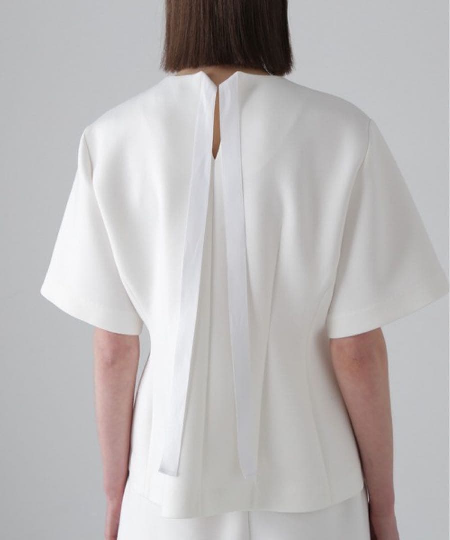 【新品未使用タグ付き】ADORE エアーダンボールカットソー