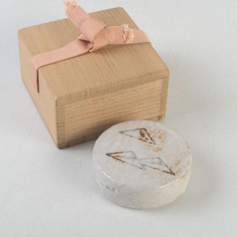 茶道具　志野焼　野中春清作　香合　時代箱付　V　9700