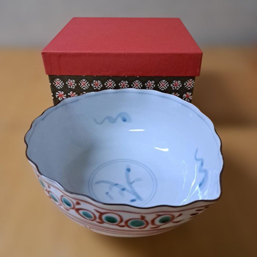 九谷焼　装飾的な波形ボウル　中鉢