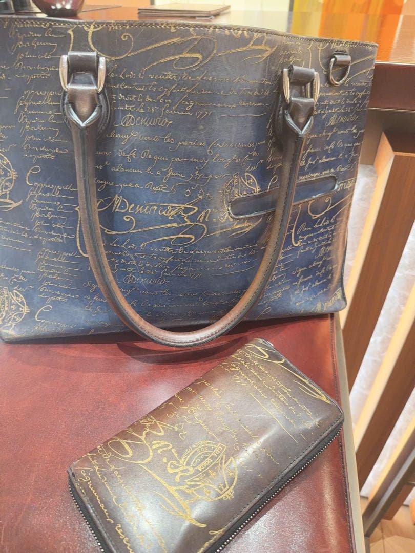 ベルルッティ 長財布 イタウバ ゴールデンパティーヌ Berluti箱付き