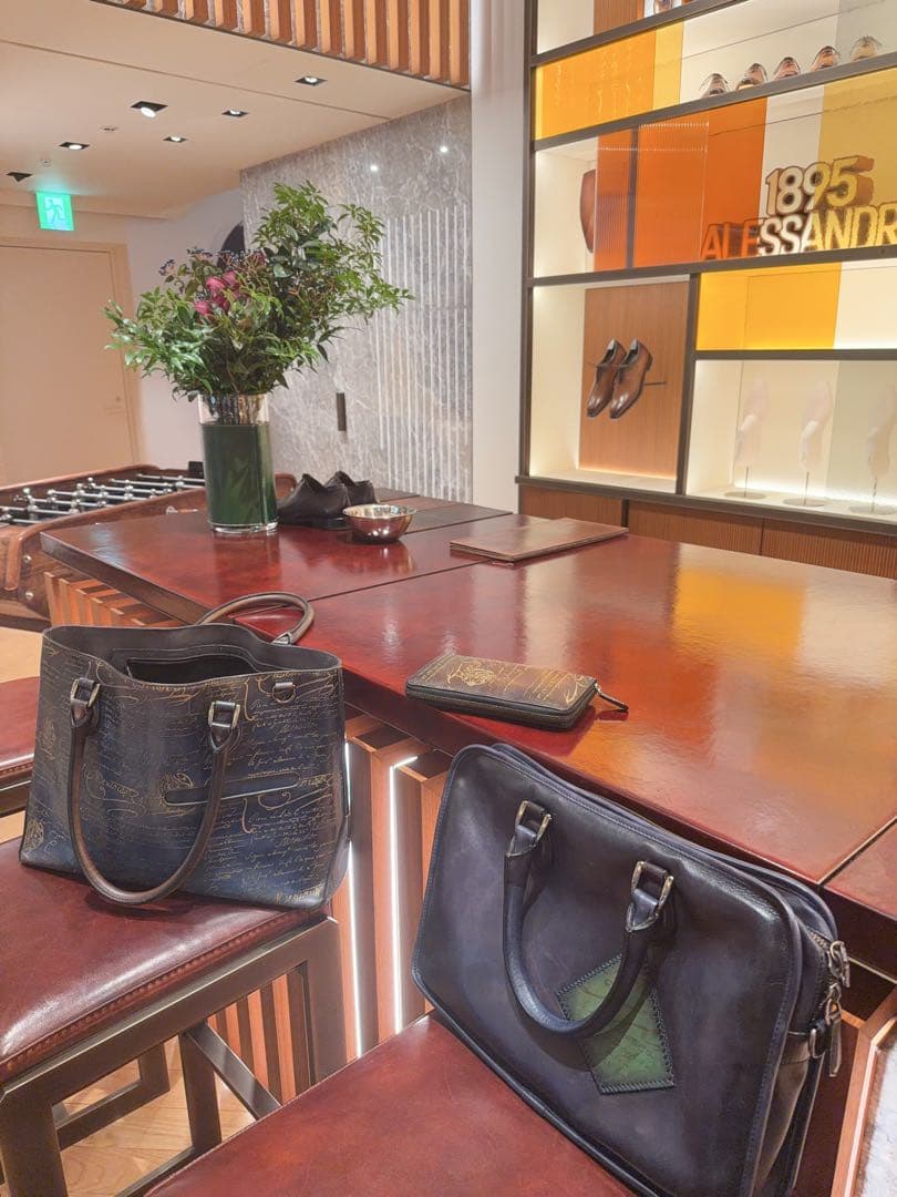 ベルルッティ 長財布 イタウバ ゴールデンパティーヌ Berluti箱付き