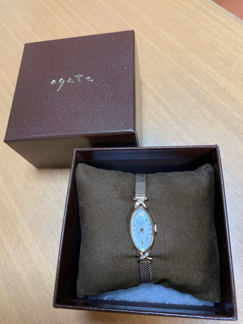 ななです。✨agete オーバルフェイスジュエリーウォッチ極美品です。