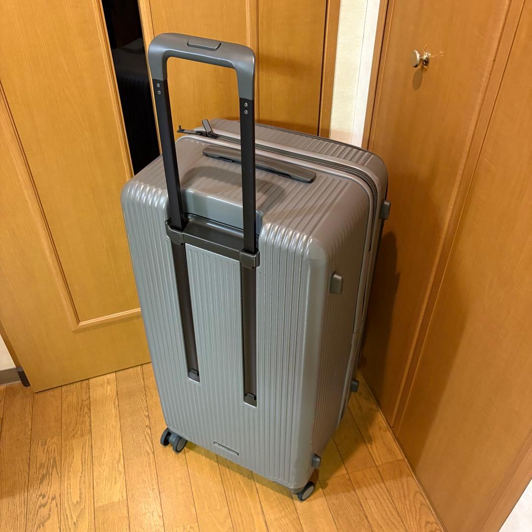 イノベータースーツケース　92L 購入時付属品あり