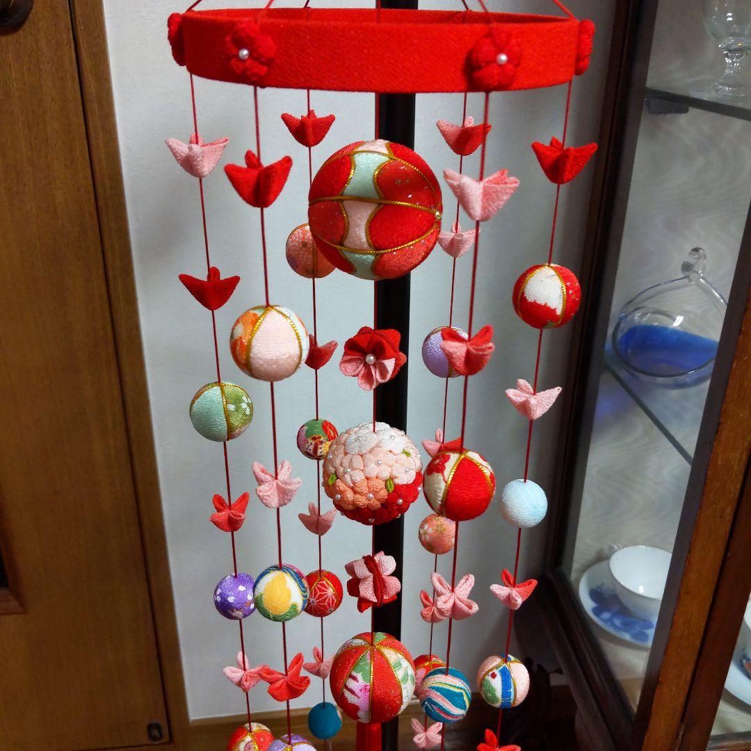 ちりめん細工　お花とまりの下げ飾り(大) 赤