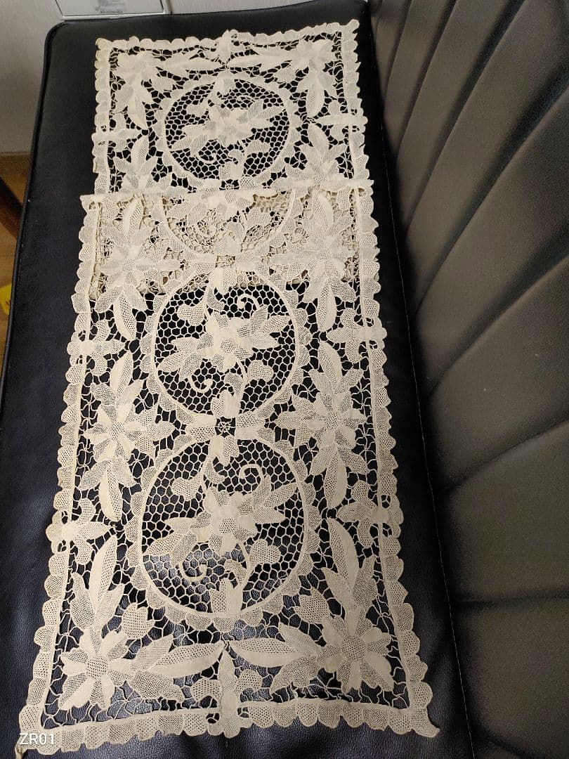 ①ヴィンテージ　クリーム色 レース テーブルクロス