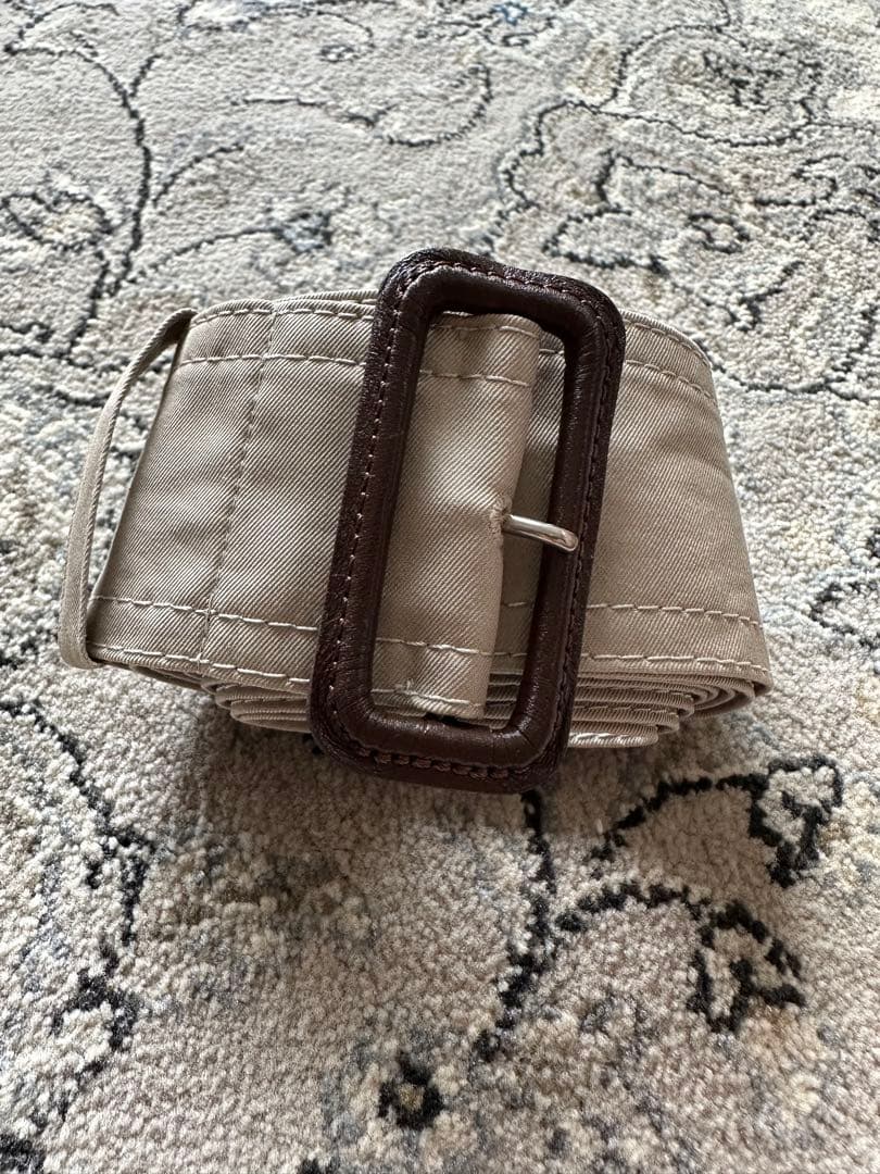 【BURBERRY】　ベージュ ダブルブレスト トレンチコート