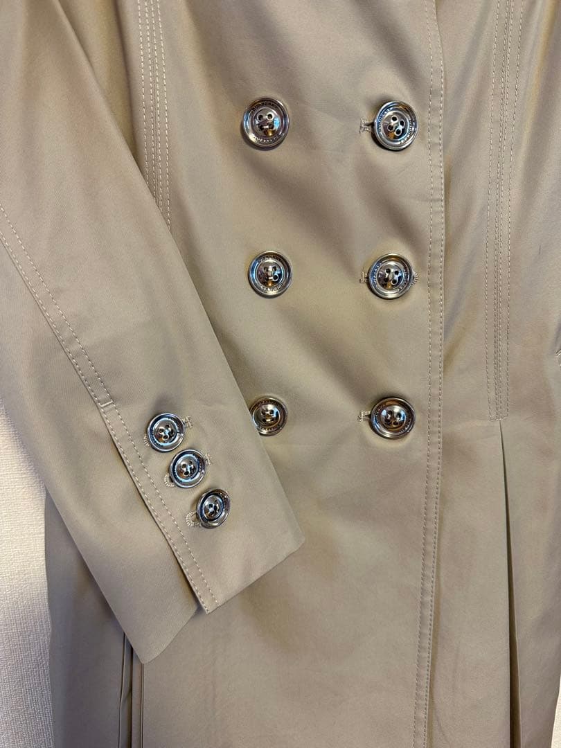 【BURBERRY】　ベージュ ダブルブレスト トレンチコート