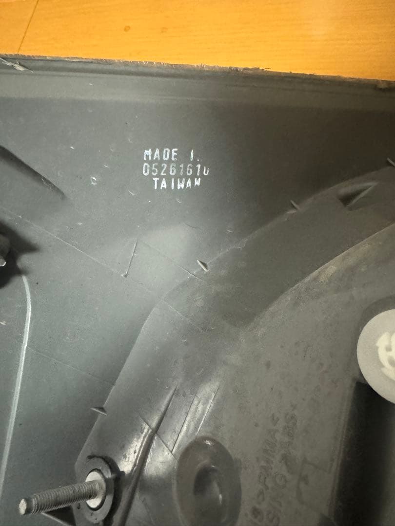 激安ヴァレンティ30プリウス後期スモークLEDテールランプ❗️ 割れ無し点灯OK❗️