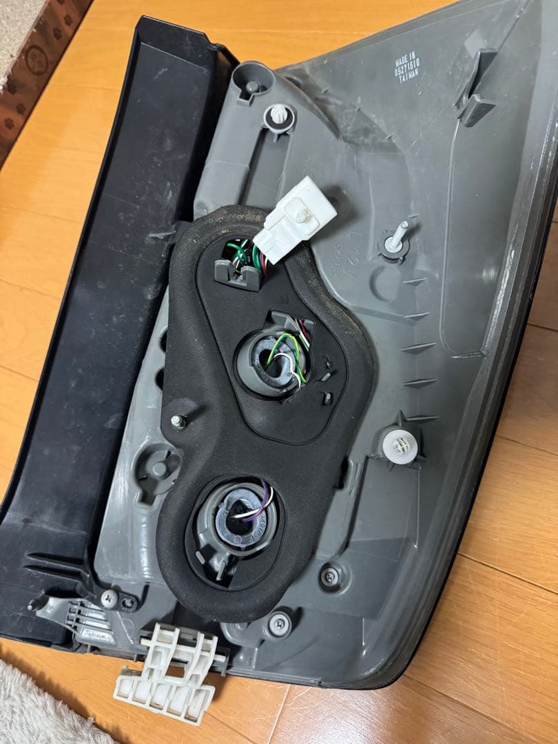 激安ヴァレンティ30プリウス後期スモークLEDテールランプ❗️ 割れ無し点灯OK❗️