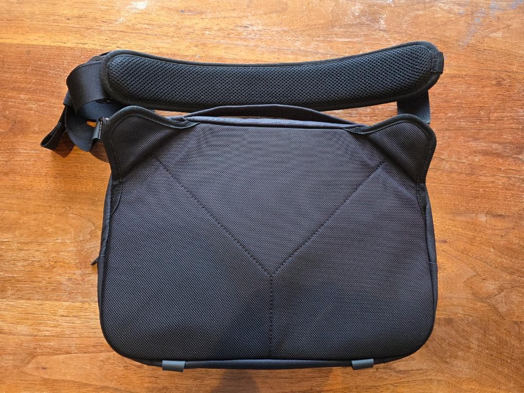 バッグ BLACK EMBER The Grip Sling