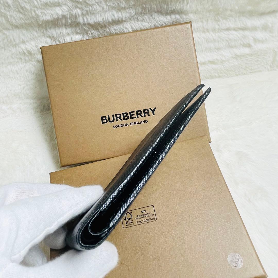 未使用級　正規品　希少　BURBERRY バーバリー二つおり折り財布　レザー