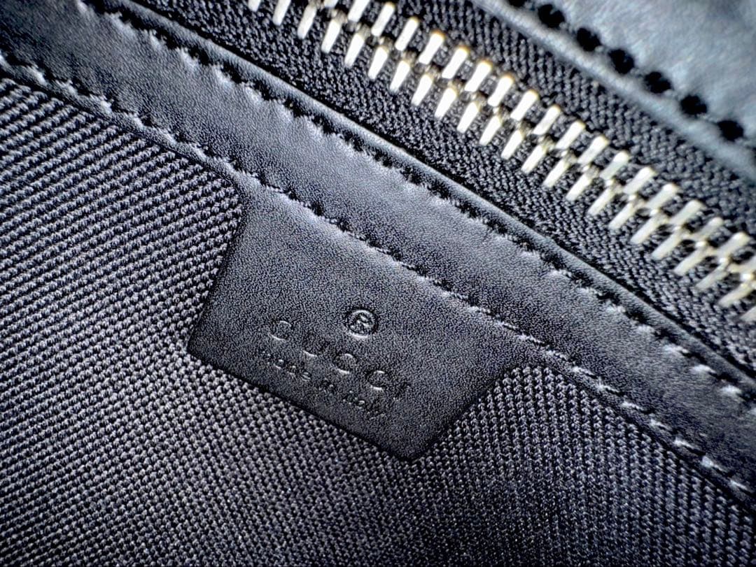 GUCCI ボディバックと長財布のセット