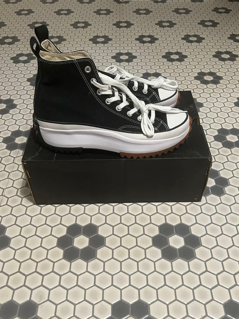 CONVERSE ブラック ハイカット スニーカー