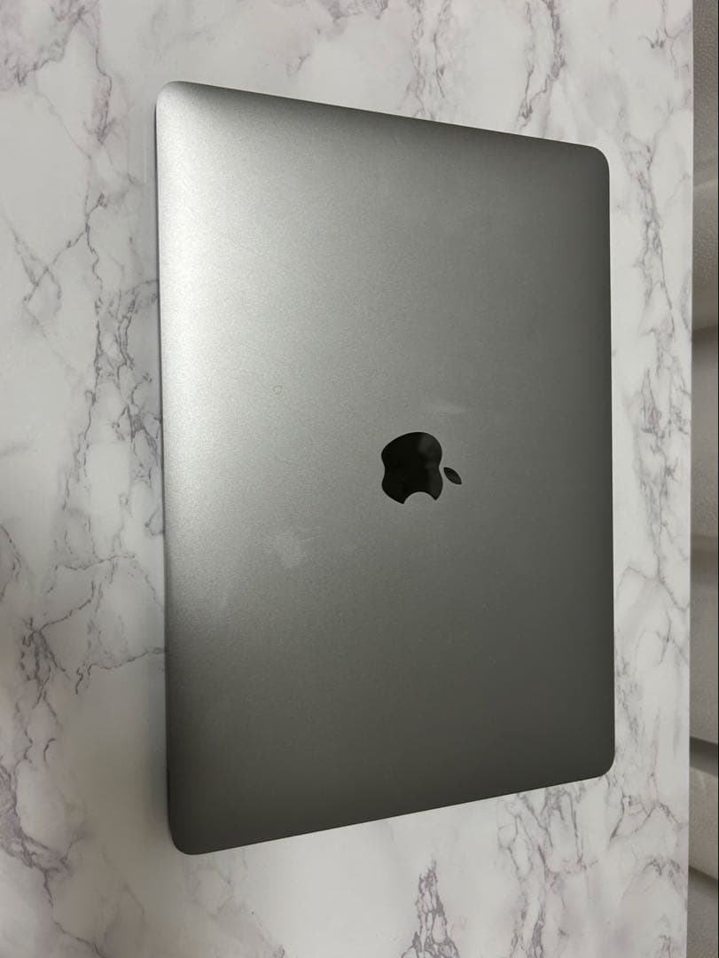 MacBook Pro 13. 2021年購入